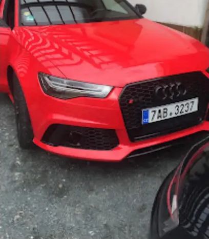 Červené Audi po lakování